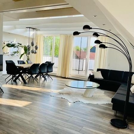 Apartment 160Qm 5 Schlafzimmer 1 Wohnzimmer Terrasse Und Balkon ヴィルヘルムスハーフェン エクステリア 写真