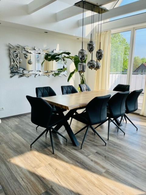 Apartment 160Qm 5 Schlafzimmer 1 Wohnzimmer Terrasse Und Balkon ヴィルヘルムスハーフェン エクステリア 写真