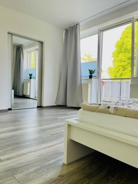 Apartment 160Qm 5 Schlafzimmer 1 Wohnzimmer Terrasse Und Balkon ヴィルヘルムスハーフェン エクステリア 写真