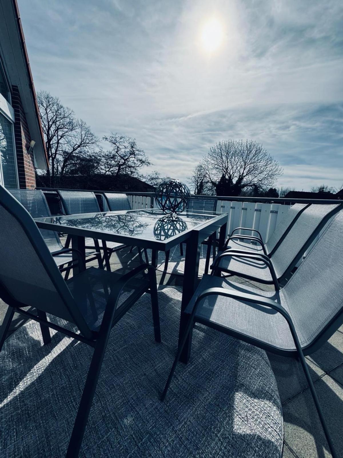 Apartment 160Qm 5 Schlafzimmer 1 Wohnzimmer Terrasse Und Balkon ヴィルヘルムスハーフェン エクステリア 写真